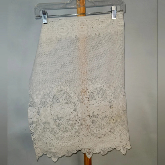 White  lace fabric runner doily curtain - Picture 1 of 5